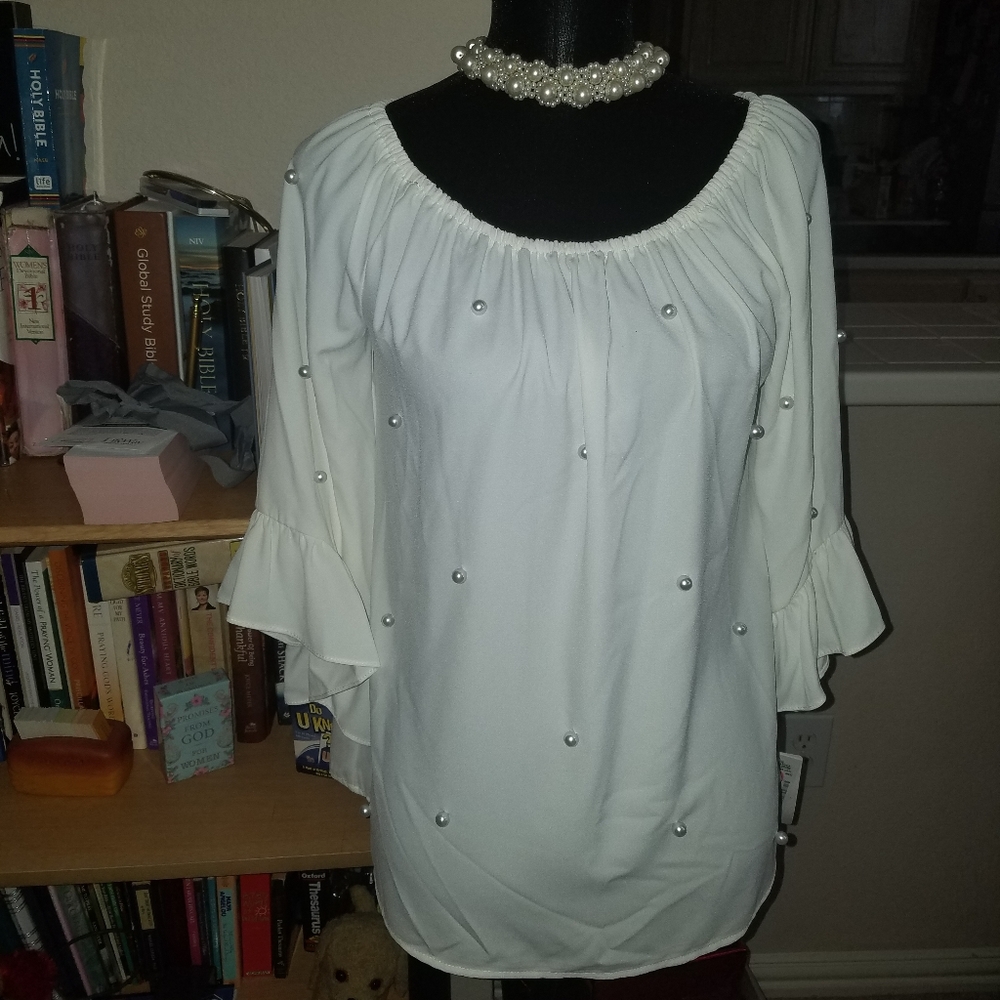 NWT! Pearl Ruffled Sleeve Top